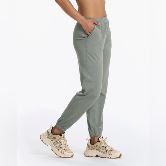 Vuori Boyfriend Jogger Laurel Heather Size Small - Picture 1 of 10